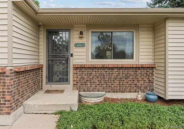 Photo 3 of Single family home for sale at 4994 S Independence Way, Littleton, CO 80123 | MLS# 3404260 | Listing updated on 2026-10-10