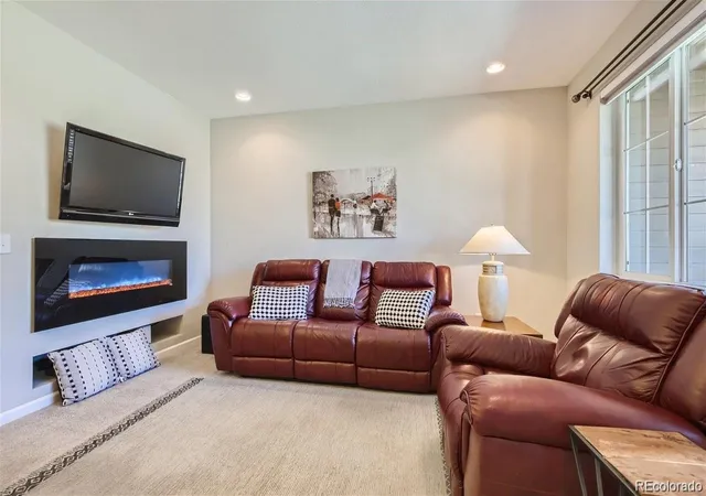 Photo 3 of Townhouse for sale at 518 E Dry Crk Pl, Littleton, CO 80122 | MLS# 1931637 | Listing updated on 2026-09-12
