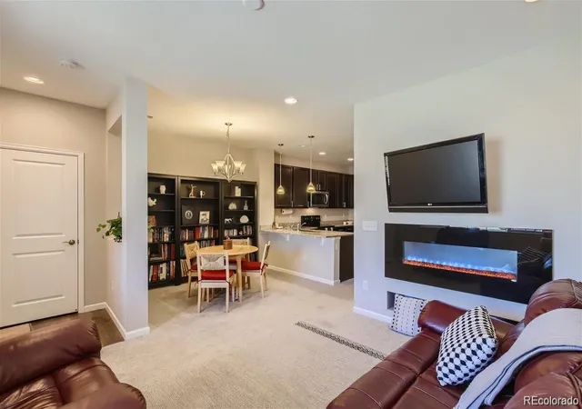 Photo 4 of Townhouse for sale at 518 E Dry Crk Pl, Littleton, CO 80122 | MLS# 1931637 | Listing updated on 2026-09-12