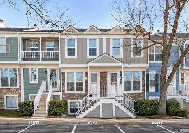 Townhouse for sale at 10166 W Dartmouth Ave, Lakewood, CO 80227 | MLS# 2822339