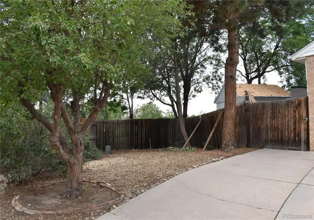Photo 2 of Single family home for sale at 471 S Kingston Cir, Aurora, CO 80012 | MLS# 7284397 | Listing updated on 2026-09-26