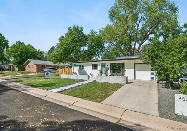Photo 2 of Single family home for sale at 6523 S Datura St, Littleton, CO 80120 | MLS# 2323032 | Listing updated on 2026-09-22