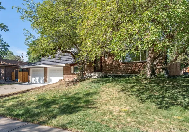 Photo 3 of Single family home for sale at 2161 S Allison Ct, Lakewood, CO 80227 | MLS# 8635329 | Listing updated on 2026-09-21