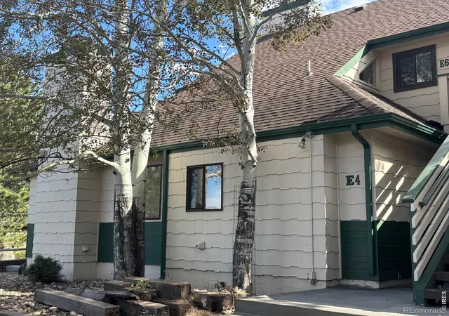 Photo 1 of Sale Pending at 1010 S Saint Vrain Ave #4, Estes Park, CO 80517 | MLS# IR1068149 | Listing updated on 2026-10-09