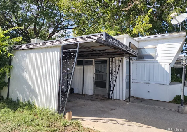 Photo 2 of Manufactured home for sale at 729 17th Avenue, Longmont, CO 80501 | MLS# 9249220 | Listing updated on 2026-09-08