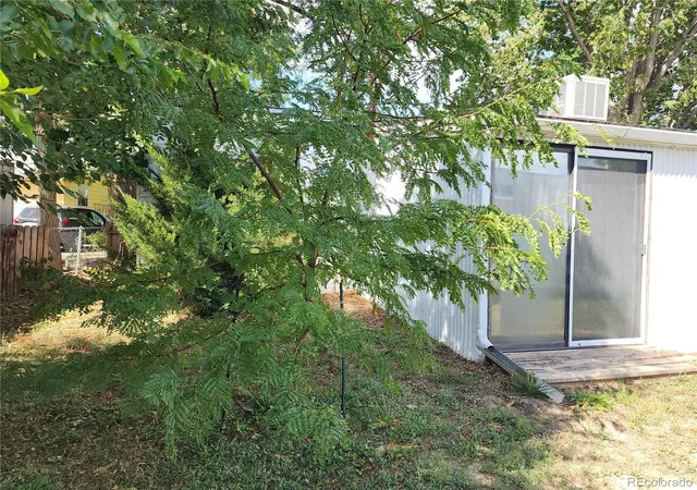Photo 2 of Manufactured home for sale at 729 17th Avenue, Longmont, CO 80501 | MLS# 9249220 | Listing updated on 2026-09-08