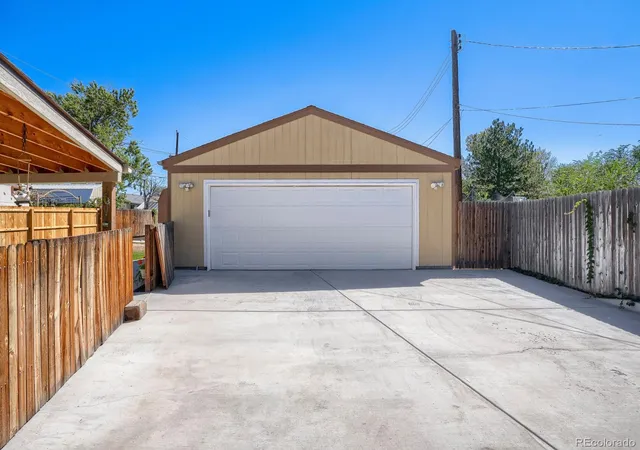 Photo 3 of Single family home for sale at 6780 Kearney St, Commerce City, CO 80022 | MLS# 5969105 | Listing updated on 2026-09-29