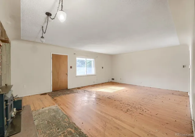 Photo 3 of Single family home for sale at 600 Everett St, Lakewood, CO 80215 | MLS# 8931127 | Listing updated on 2026-09-23