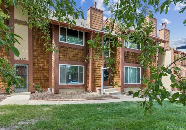Photo 17 of Townhouse for sale at 1295 S Dillon Way, Aurora, CO 80012 | MLS# 8346530 | Listing updated on 2026-10-23