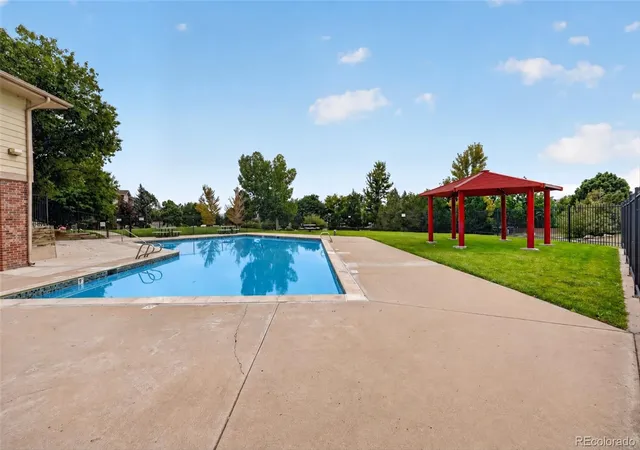 Listing Photo 2 - Condo for sale in building located at 8377 S Upham Wy, Littleton, CO 80128 - Unit #209