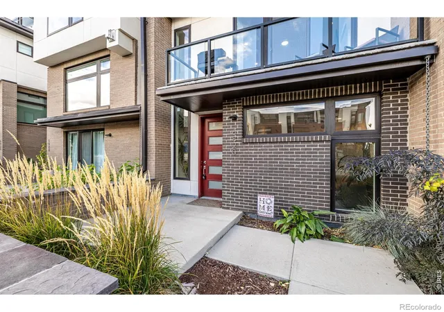 Photo 2 of Townhouse for sale at 6820 E Lowry Blvd, Denver, CO 80230 | MLS# IR1068228 | Listing updated on 2026-10-10