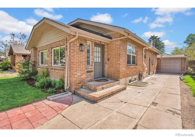 Photo 2 of Single family home for sale at 2164 S Lincoln St, Denver, CO 80210 | MLS# IR1068235 | Listing updated on 2026-10-08