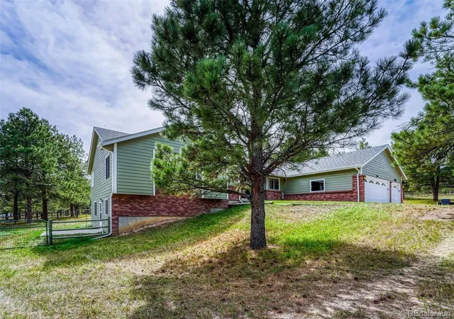 Photo 3 of Single family home for sale at 37140 Pheasant Run, Elizabeth, CO 80107 | MLS# 8024087 | Listing updated on 2026-10-24