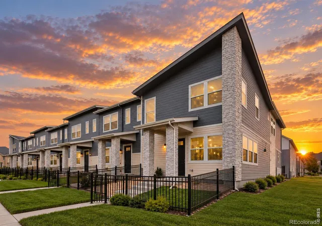 Townhouse for sale at 2829 Bear Springs Cir, Longmont, CO 80503 | MLS# IR1068298