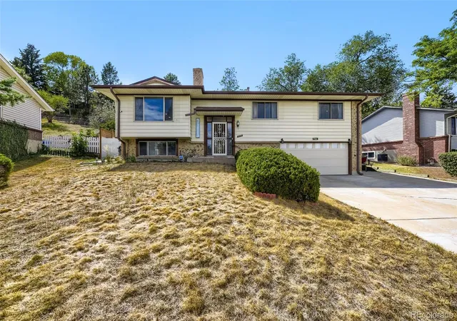 Photo 3 of Single family home for sale at 1175 S Welch Cir, Lakewood, CO 80228 | MLS# 3248882 | Listing updated on 2026-10-08