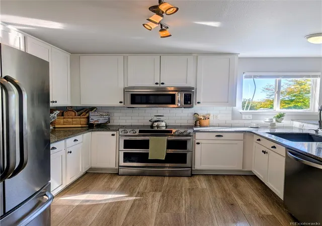 Photo 3 of Single family home for sale at 8834 Pochard St, Littleton, CO 80126 | MLS# 7826988 | Listing updated on 2026-10-09