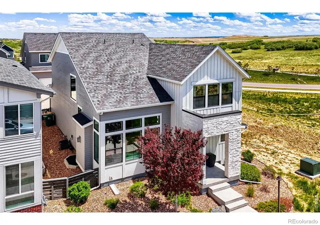 Photo 2 of Sale Pending at 1747 Stable View Dr, Castle Pines, CO 80108 | MLS# IR1068342 | Listing updated on 2026-09-19