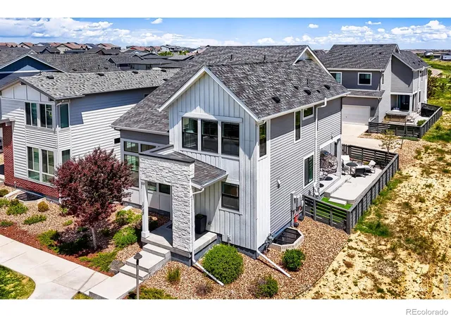 Photo 3 of Sale Pending at 1747 Stable View Dr, Castle Pines, CO 80108 | MLS# IR1068342 | Listing updated on 2026-09-19