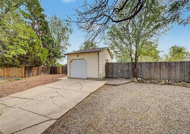 Photo 3 of Single family home for sale at 3861 S Truckee Way, Aurora, CO 80013 | MLS# 6339194 | Listing updated on 2026-10-09