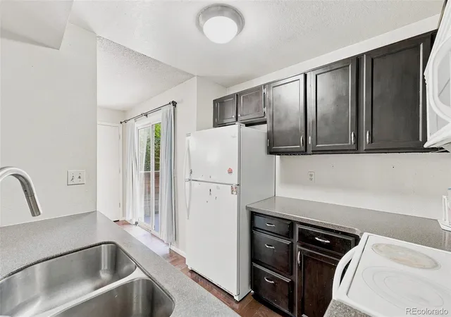 Listing Photo 5 - Condo for sale in building located at 5715 W Atlantic Pl, Lakewood, CO 80227 - Unit #101