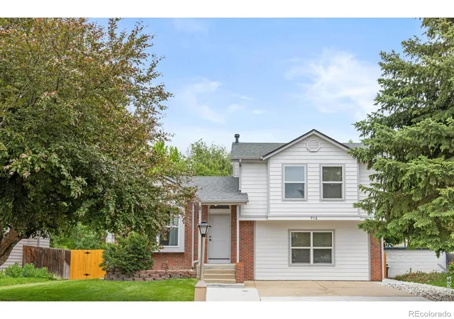 Photo 2 of Single family home for sale at 712 Cameron Ln, Longmont, CO 80504 | MLS# IR1068369 | Listing updated on 2026-10-10
