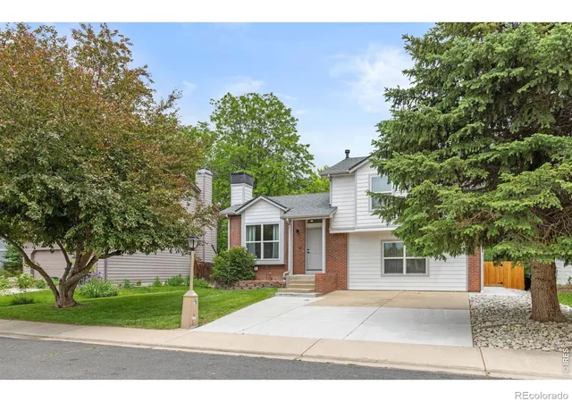 Photo 3 of Single family home for sale at 712 Cameron Ln, Longmont, CO 80504 | MLS# IR1068369 | Listing updated on 2026-10-10