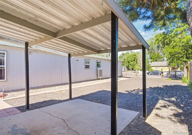 Photo 4 of Single family home for sale at 422 Willow Dr, Lochbuie, CO 80603 | MLS# 9245160 | Listing updated on 2026-09-25