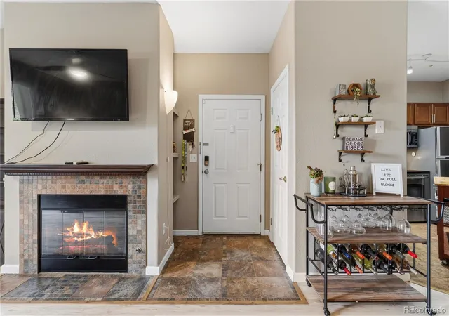 Listing Photo 4 - Condo for sale in building located at 1691 W Canal Cir, Littleton, CO 80120 - Unit #1117