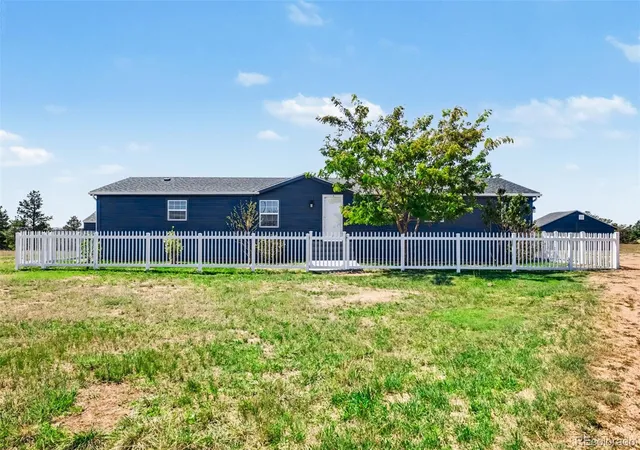 Photo 4 of Single family home for sale at 40945 Topaz Dr, Deer Trail, CO 80105 | MLS# 8016401 | Listing updated on 2026-10-06