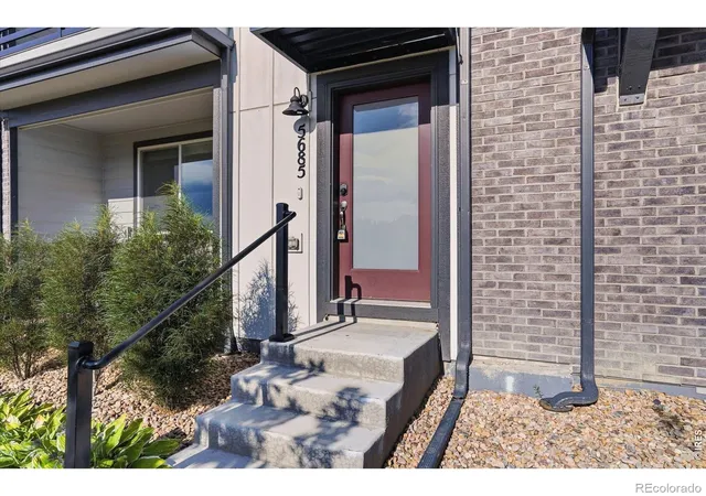 Photo 4 of Single family home for sale at 5685 Vivian St, Arvada, CO 80002 | MLS# IR1068442 | Listing updated on 2026-09-24