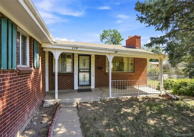 Photo 3 of Sale Pending at 204 Tucson St, Aurora, CO 80011 | MLS# 5223228 | Listing updated on 2026-09-27