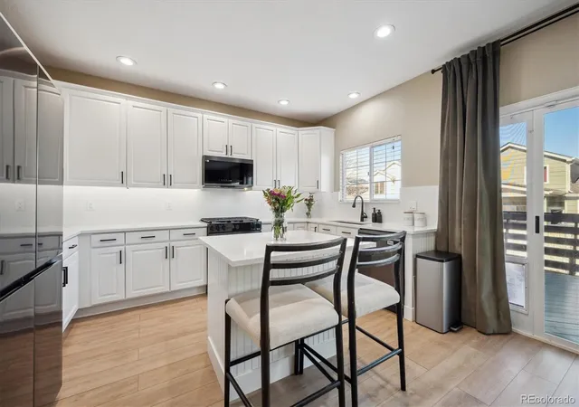 Photo 4 of Single family home for sale at 1099 Thornbury Pl, Highlands Ranch, CO 80129 | MLS# 3273631 | Listing updated on 2026-10-10
