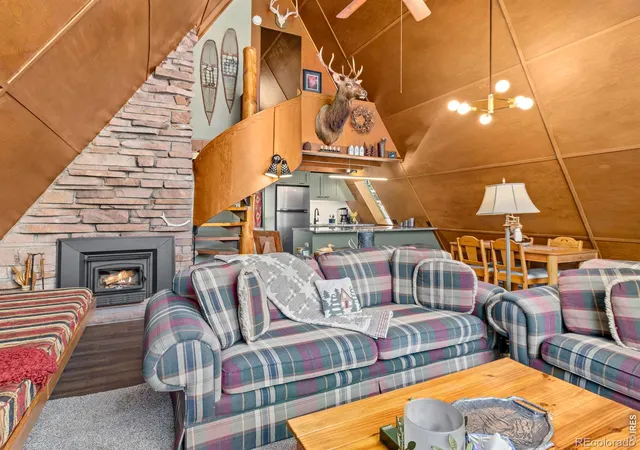 Photo 3 of Sale Pending at 847 Hemlock Dr, Lyons, CO 80540 | MLS# IR1068457 | Listing updated on 2026-09-21