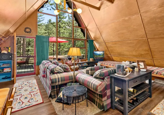 Photo 4 of Sale Pending at 847 Hemlock Dr, Lyons, CO 80540 | MLS# IR1068457 | Listing updated on 2026-09-21