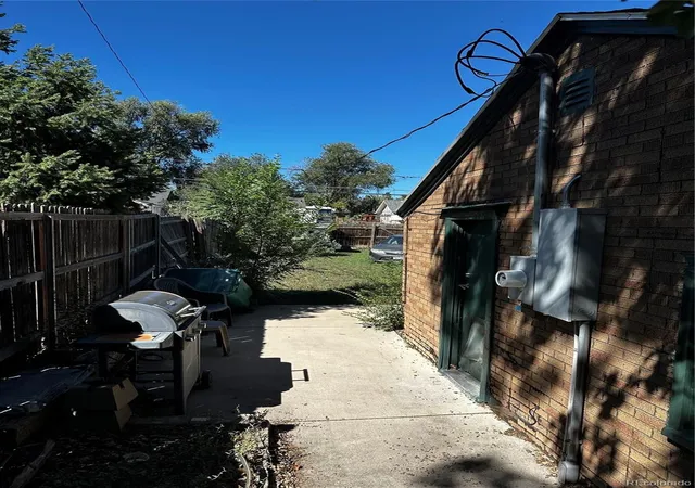 Photo 3 of Single family home for sale at 1255 Dallas St, Aurora, CO 80010 | MLS# 6037602 | Listing updated on 2026-09-13