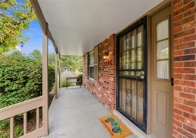 Photo 3 of Townhouse for sale at 5200 S Jellison St, Littleton, CO 80123 | MLS# 9550104 | Listing updated on 2026-10-28