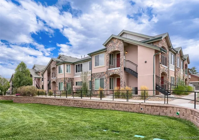 Listing Photo 2 - Condo for sale in building located at 15165 E 16th Pl, Aurora, CO 80011 - Unit #203