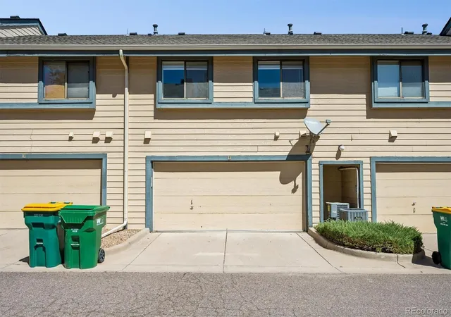 Listing Photo 3 - Condo for sale in building located at 8787 Allison Dr, Arvada, CO 80004 - Unit #D
