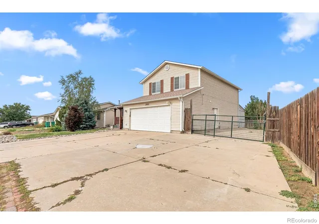 Photo 3 of Single family home for sale at 3905 Dove Ln, Evans, CO 80620 | MLS# IR1068530 | Listing updated on 2026-10-08