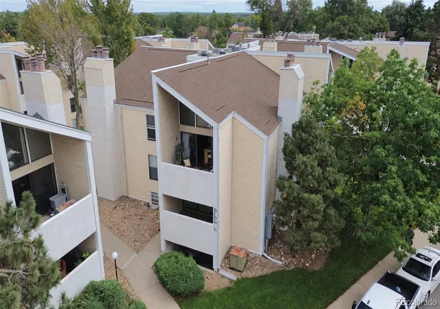 Listing Photo 2 - Condo for sale in building located at 3626 S Granby Wy, Aurora, CO 80014 - Unit #L10