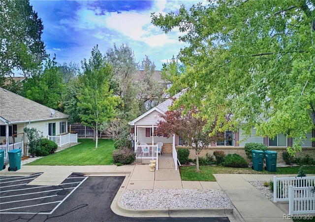 Photo 4 of Townhouse for sale at 2247 S Iola St, Aurora, CO 80014 | MLS# 3984215 | Listing updated on 2026-09-29