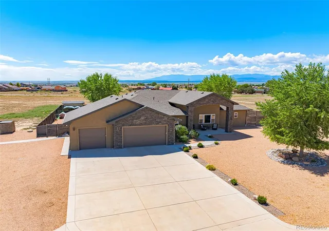 Photo 3 of Single family home for sale at 1148 W Buena Ventura Ct, Pueblo, CO 81007 | MLS# 4966251 | Listing updated on 2026-09-24