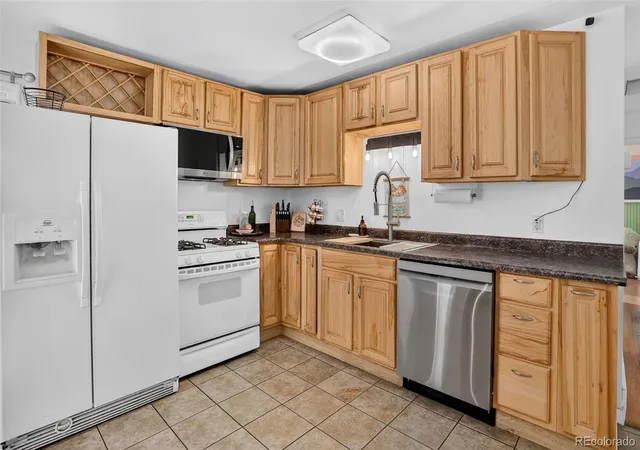 Photo 4 of Single family home for sale at 698 S Moline St, Aurora, CO 80012 | MLS# 4307925 | Listing updated on 2026-09-26