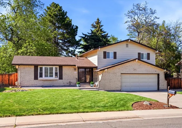 Photo 4 of Single family home for sale at 8923 W Warren Dr, Lakewood, CO 80227 | MLS# 4551701 | Listing updated on 2026-09-16