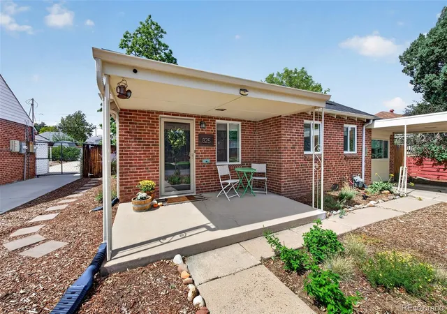 Photo 2 of Single family home for sale at 825 S Decatur St, Denver, CO 80219 | MLS# 9079408 | Listing updated on 2026-09-17