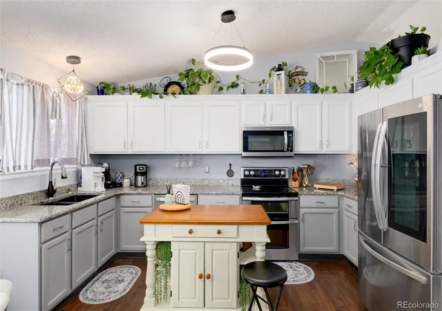 Photo 3 of Single family home for sale at 9670 Whitecliff Pl, Highlands Ranch, CO 80129 | MLS# 4463534 | Listing updated on 2026-10-05