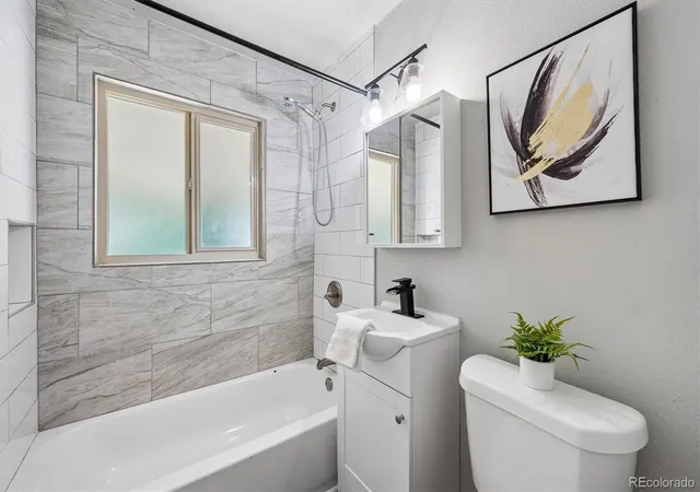 Photo 4 of Single family home for sale at 1917 Kingston St, Aurora, CO 80010 | MLS# 2250289 | Listing updated on 2026-10-06