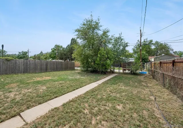 Photo 3 of Single family home for sale at 1917 Kingston St, Aurora, CO 80010 | MLS# 2250289 | Listing updated on 2026-10-06