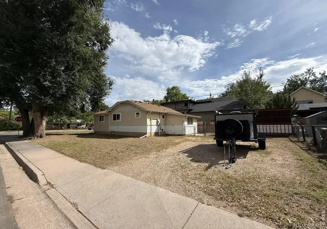 Single family home for sale at 433 Wood St, Fort Collins, CO 80521 | MLS# IR1068610