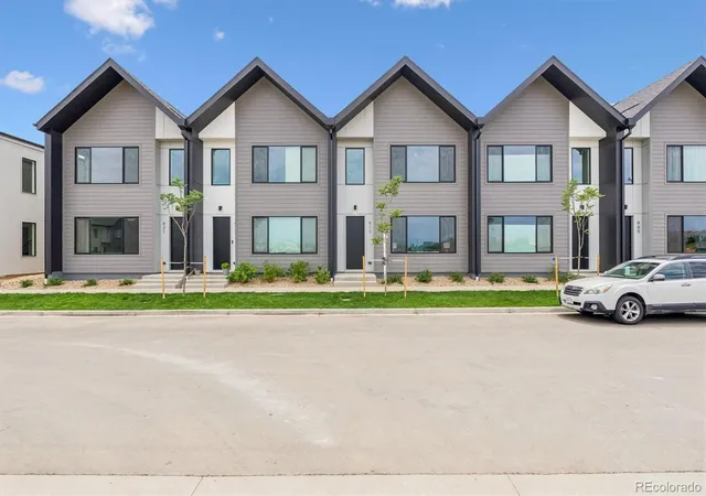 Photo 1 of Townhouse for sale at 921 Edge Cir, Longmont, CO 80501 | MLS# 6449181 | Listing updated on 2026-09-13
